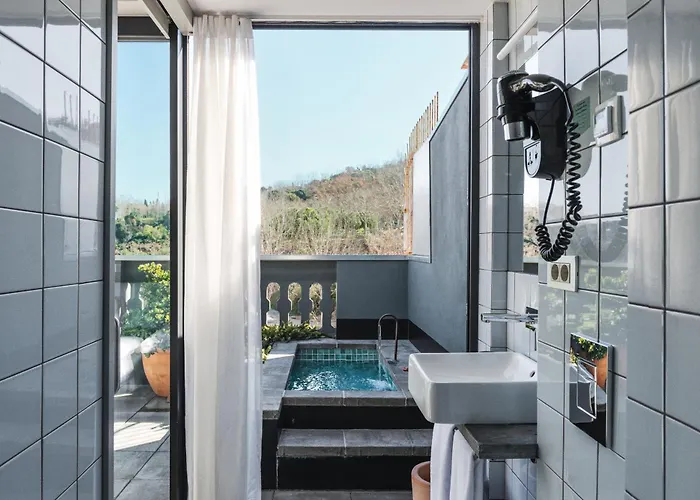 Top-Rated Hotels in Barcelona's Vibrant Districts
