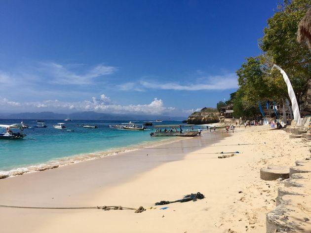 mushroom-beach-nusa-lembongan