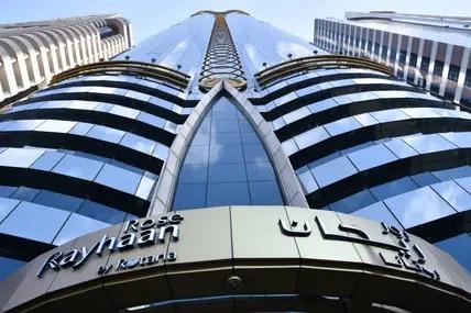 Der beeindruckende Rose Rayhaan Tower in Dubai.